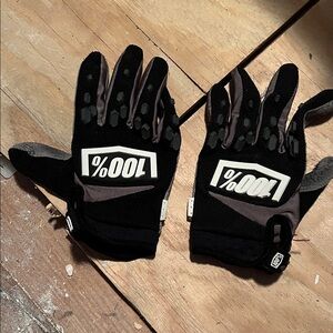 100% Airmatic Biking Gloves Black and Gray